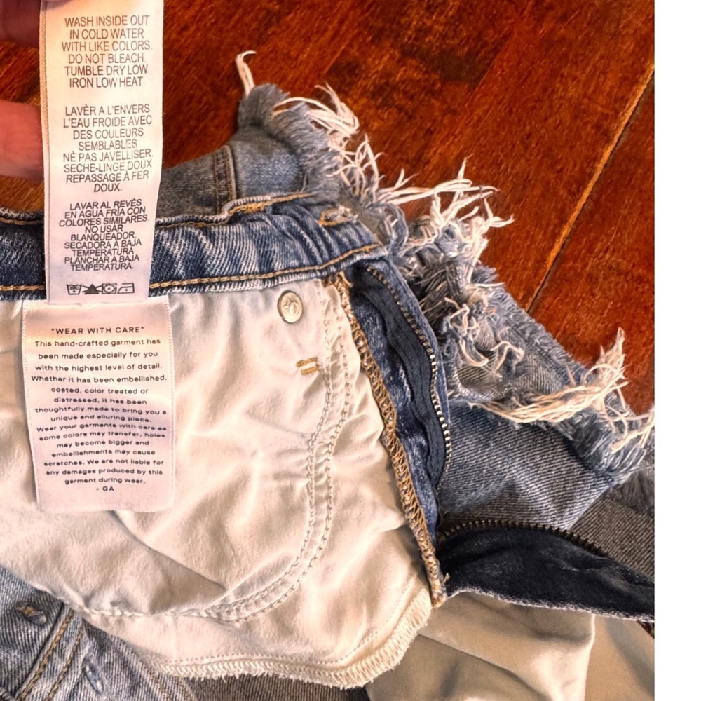 Good American Denim Cut Off Shorts Medium Wash Distressed Frayed Hem Size 4 27 - Picture 8 of 10